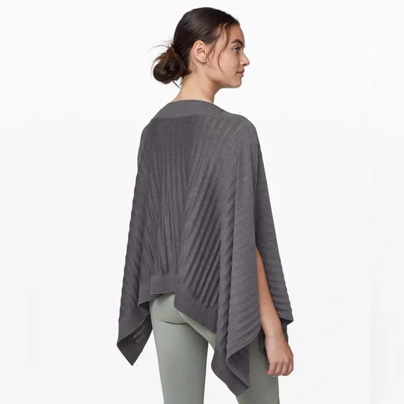 Lululemon Forward Flow Poncho in Heathered Moonwalk - Picture 2 of 9
